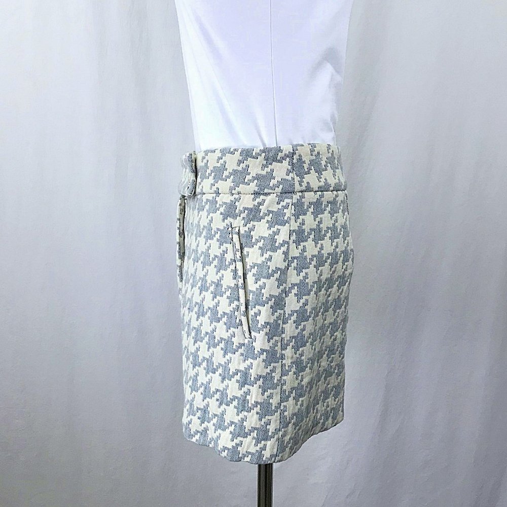 Zara Basic Shorts W/ Geometric Print - image 3